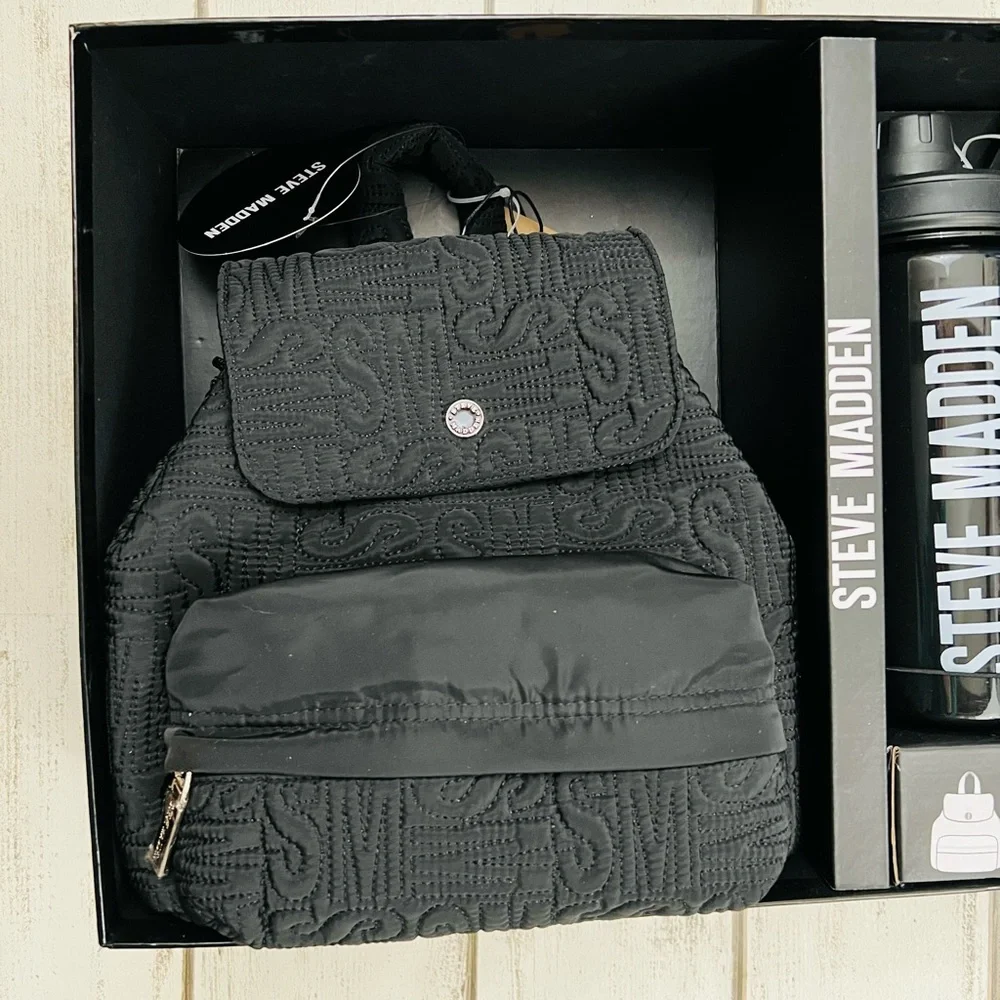 Steve Madden Backpack Bottle Earbud Case 3 Pc Gift Set - Picture 2 of 8